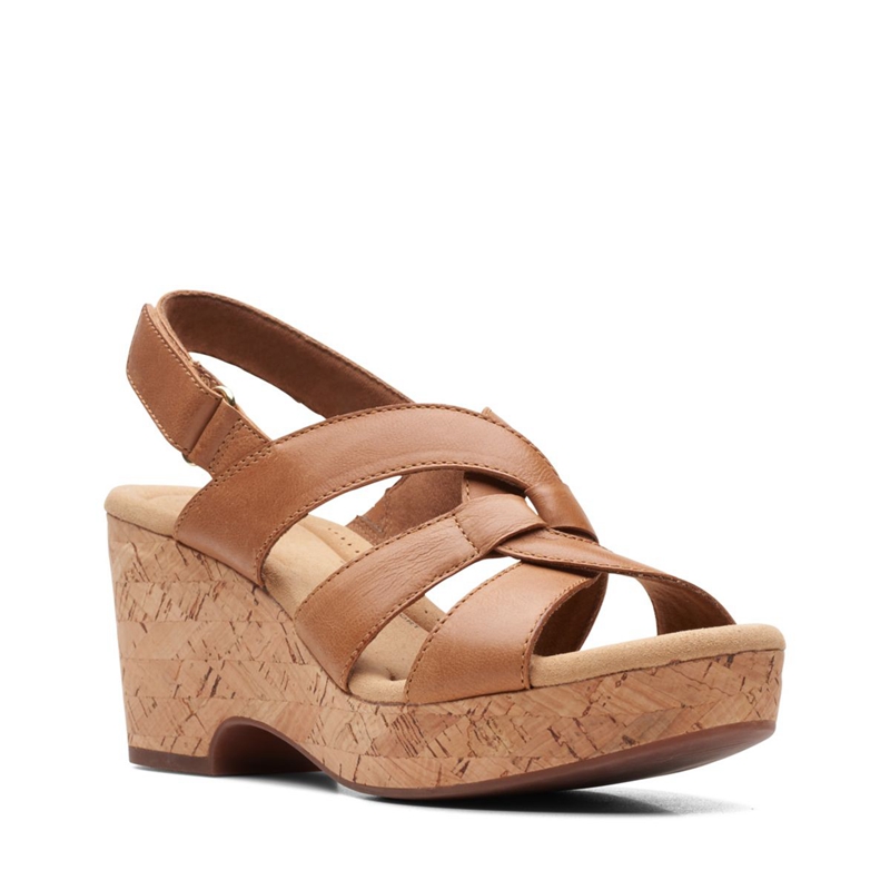 Brown Clarks Giselle Beach Leather Women's Sandals | 91803-MDAT