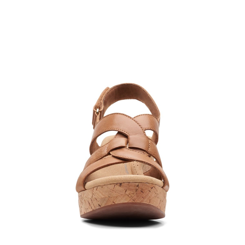 Brown Clarks Giselle Beach Leather Women's Sandals | 91803-MDAT